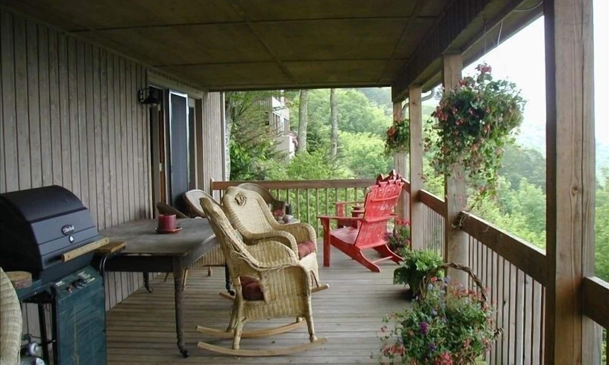 Roan Mountain Cabin | Breath Taking View of the Highlands of the Roan with Hot Tub and Pool Table