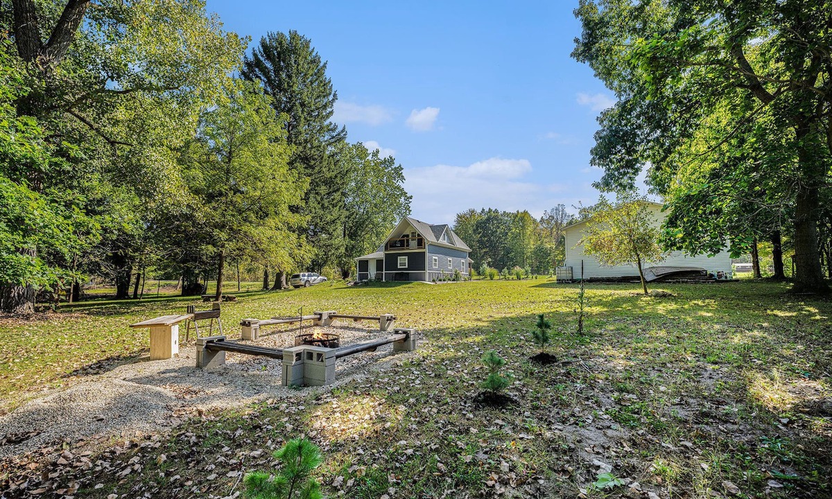 Bloomingdale House | Breathe & Unwind: Secluded Cabin 2BR- Near South Haven