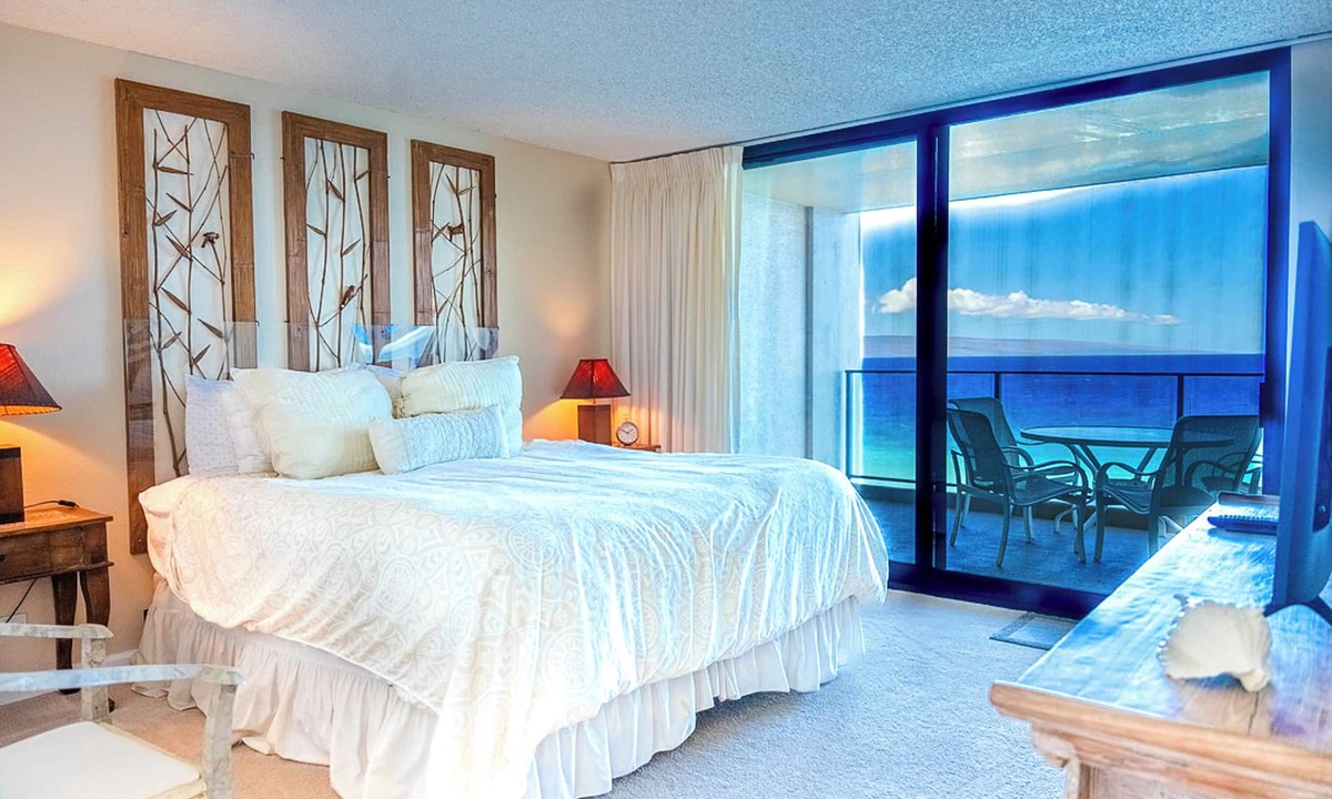Honokowai Condo | Breathtaking Beachfront/Oceanfront, Luxury, Serenity, Perfect for a Honeymoon