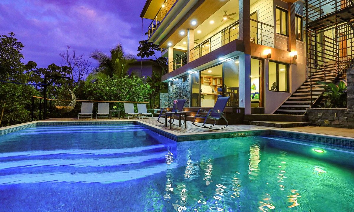 Canton Quepos Villa | Breathtaking Jungle Views and Abundant Wildlife - Large pool.