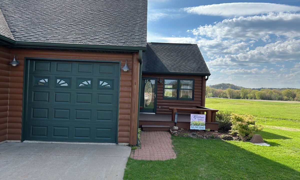 Marshland Cabin | Breathtaking log cabin with stunning views. WILDROSE welcomes you! Hot tub ROCKS