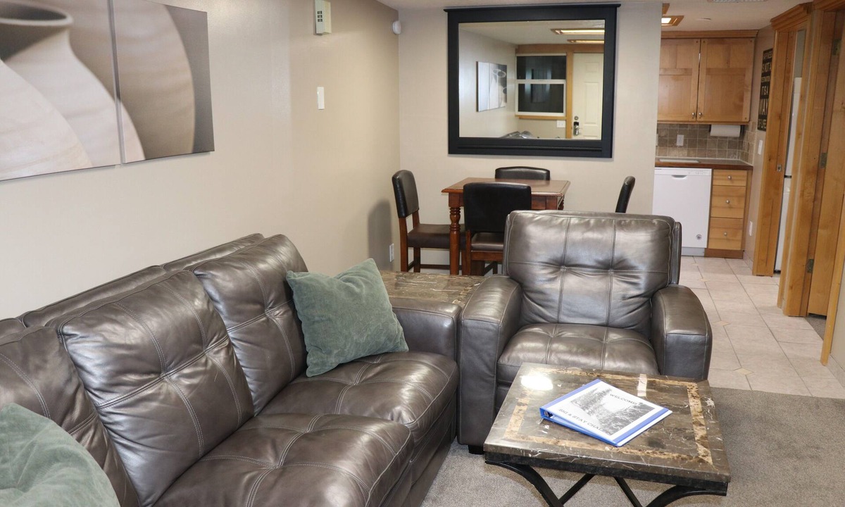 Sandy Ski Chalet | Breathtaking Ski & Stay Chalet - 2BR/1BA/Full Kitchen - Mountain Escape