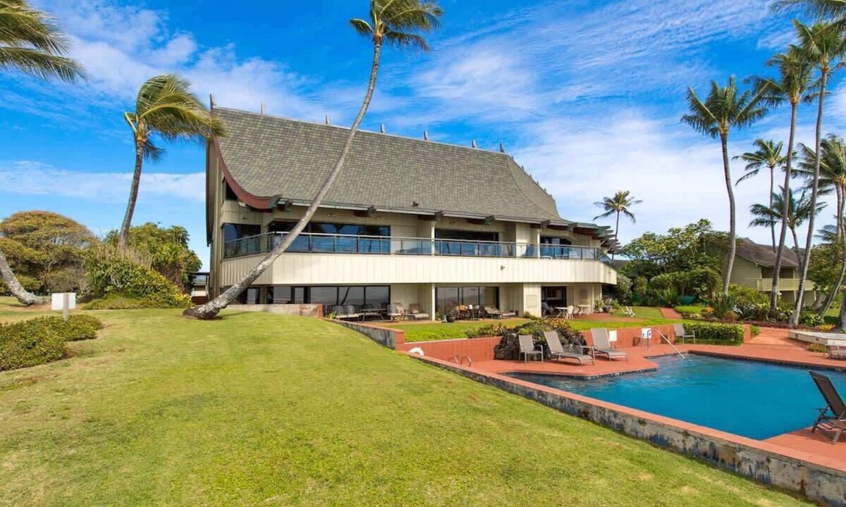 Wailua Condo | Breathtaking Sunrise View Oasis 3 Bedroom Sleeps 6, Oceanfront Luxury, Pool & AC