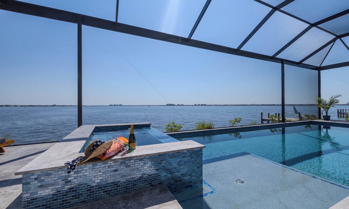 Pelican Villa | Breathtaking view! New villa overlooking the river!