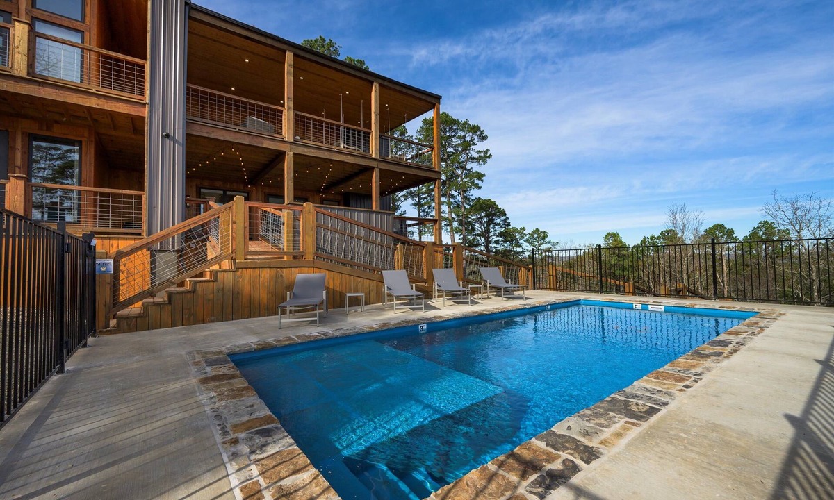 Broken Bow Cabin | Breathtaking views, hot tub, heated pool