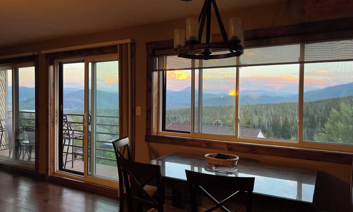 Wildernest Condo | Breathtaking Winter Retreat - Luxurious fully furnished - 30+ day min