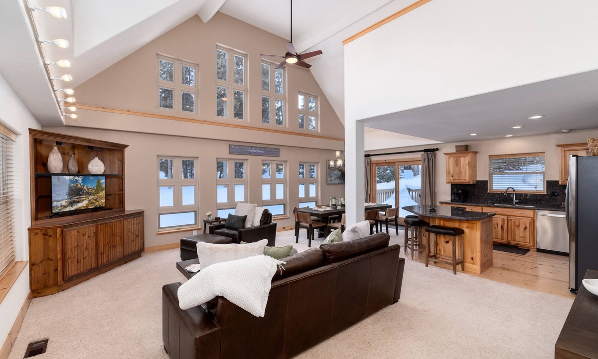 Blue River Cabin | BRECKENRIDGE! 4 Miles to MAIN ST! 5⭐️ LUXURY CABIN-CHALET! NEW HOT TUB! Awesome!