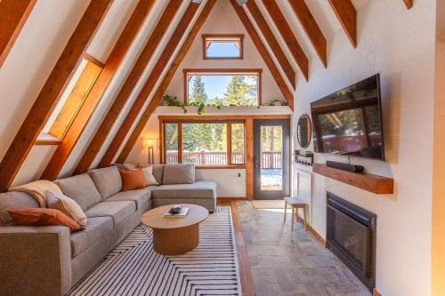 Blue River House | Breckenridge Modern A Frame with Spa, Sauna, Views