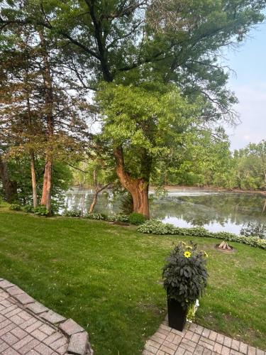 Wisconsin Dells House | Breezeway Bay - Waterfront Full House