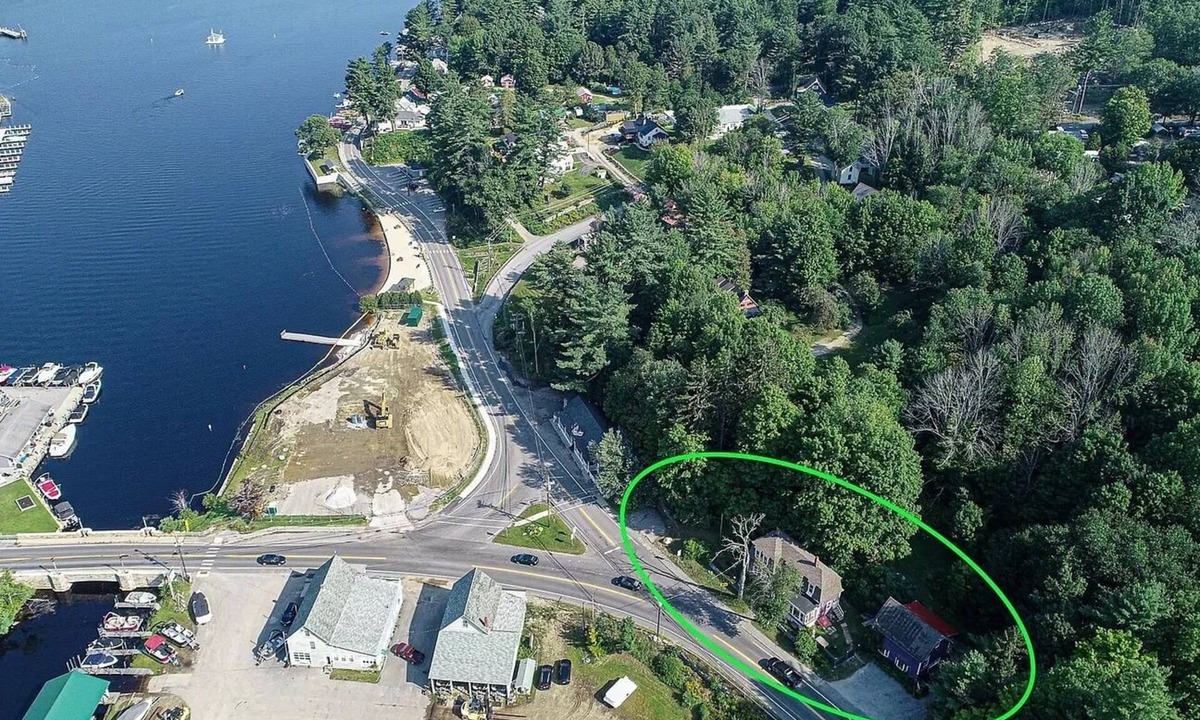 Alton House | Breezy Accommodations at Alton Bay. Walk to Town Beach and New Boat Ramp