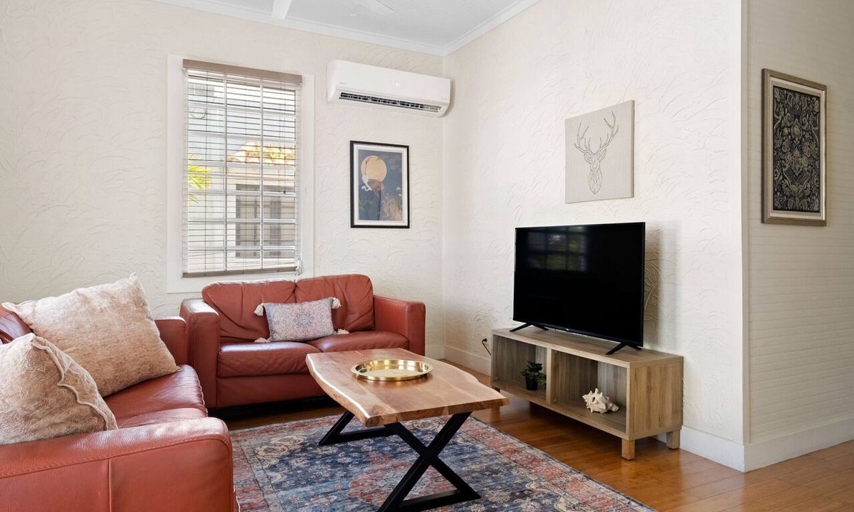Parque Apartment | Breezy beach apt, steps to the sand! Full AC + Generator