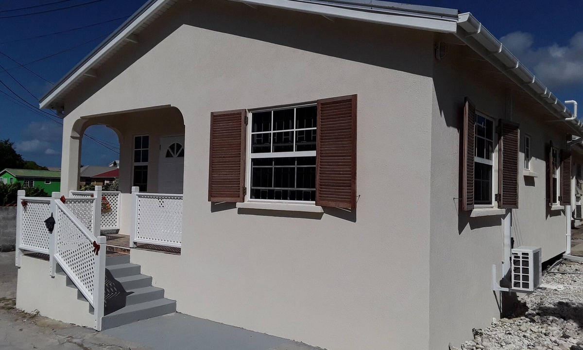 Goodland House | Breezy Bee - Newly Build Air Conditioned Bungalow near Silver Sands Beach