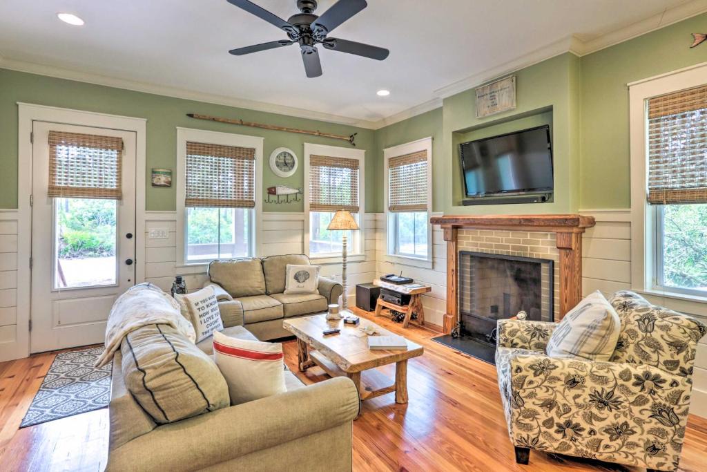 Panacea House | Breezy Home w/Grills, Pool & Beach Access!