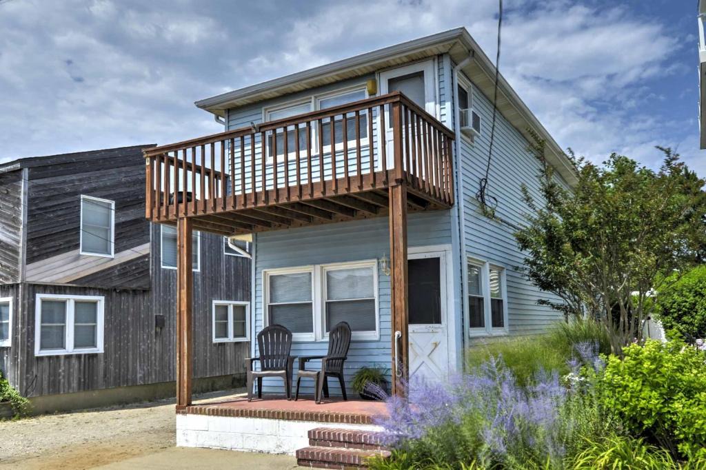Ship Bottom House | Breezy Ship Bottom House w/Yard + Beach Access!