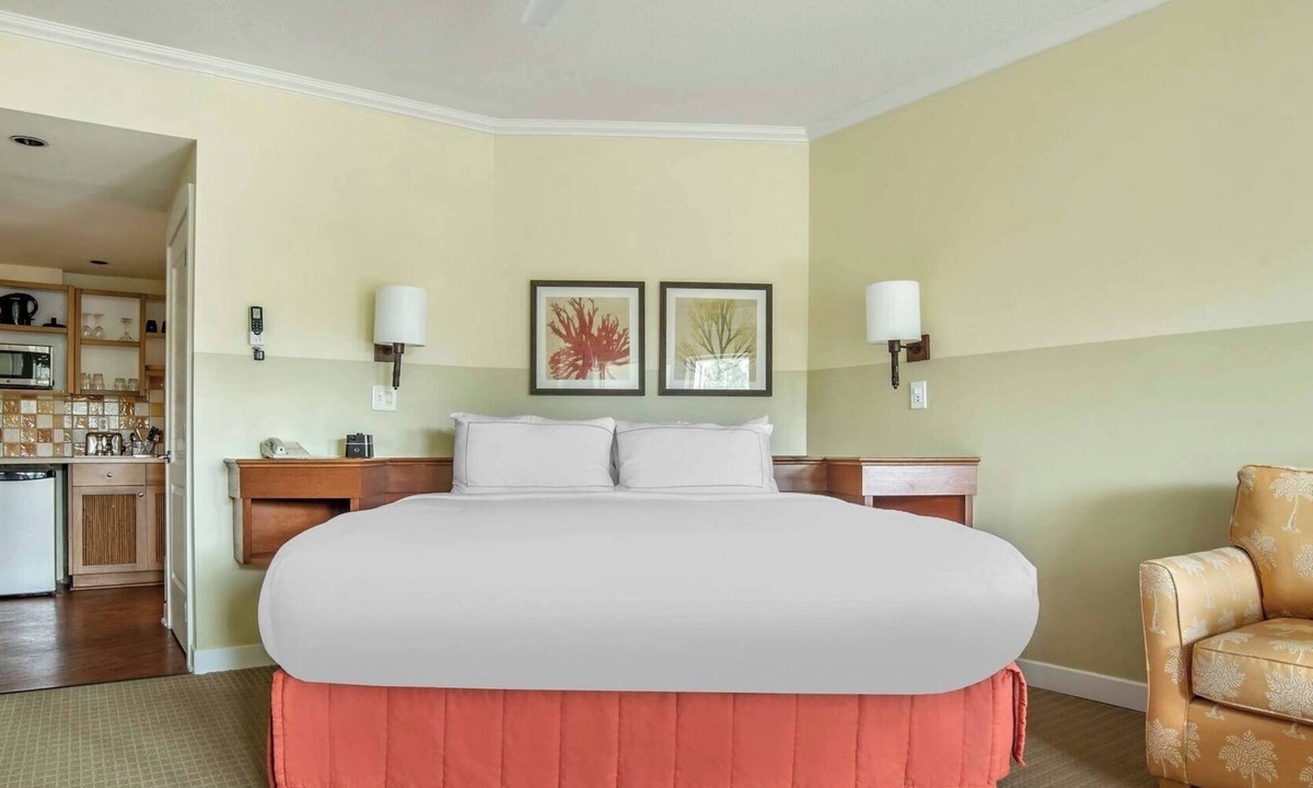 Sandestin Hotel | Breezy Studio w/Balcony: Walk to the Village of Baytowne Wharf & Shops