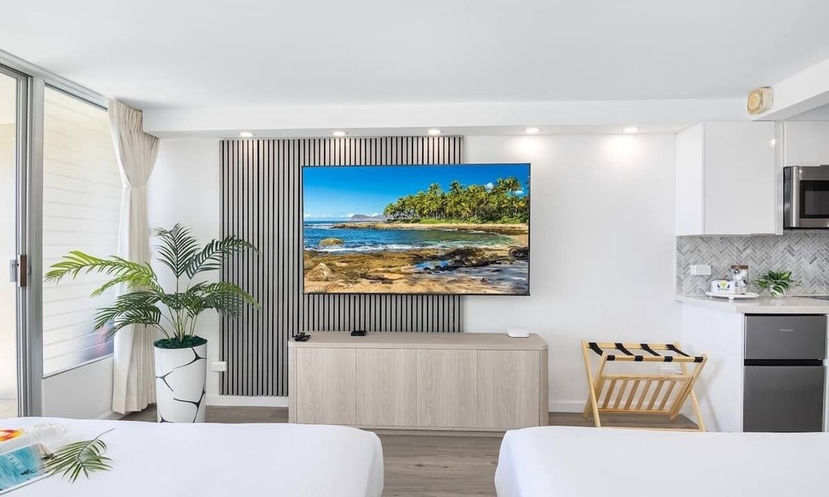 Waikiki Condo | Breezy studio w/private lanai & beach essentials
