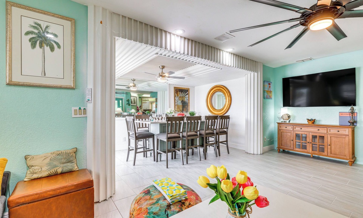 Clearwater Beach Cottage | Breezy White Sands House Steps to Gulf Shore!