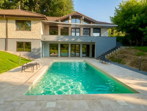 Sighisoara Villa | Breite Privée Forest and Pool Retreat