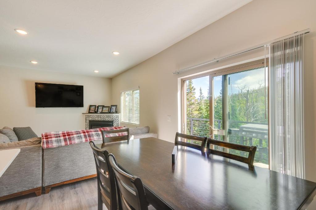Brian Head House | Brian Head Retreat w/Deck, Shuttle to Ski Slopes!
