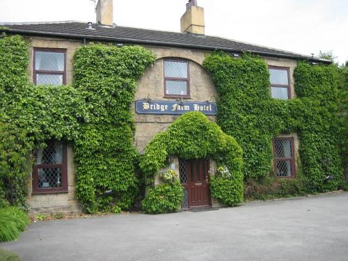Oulton House | Bridge Farm Hotel