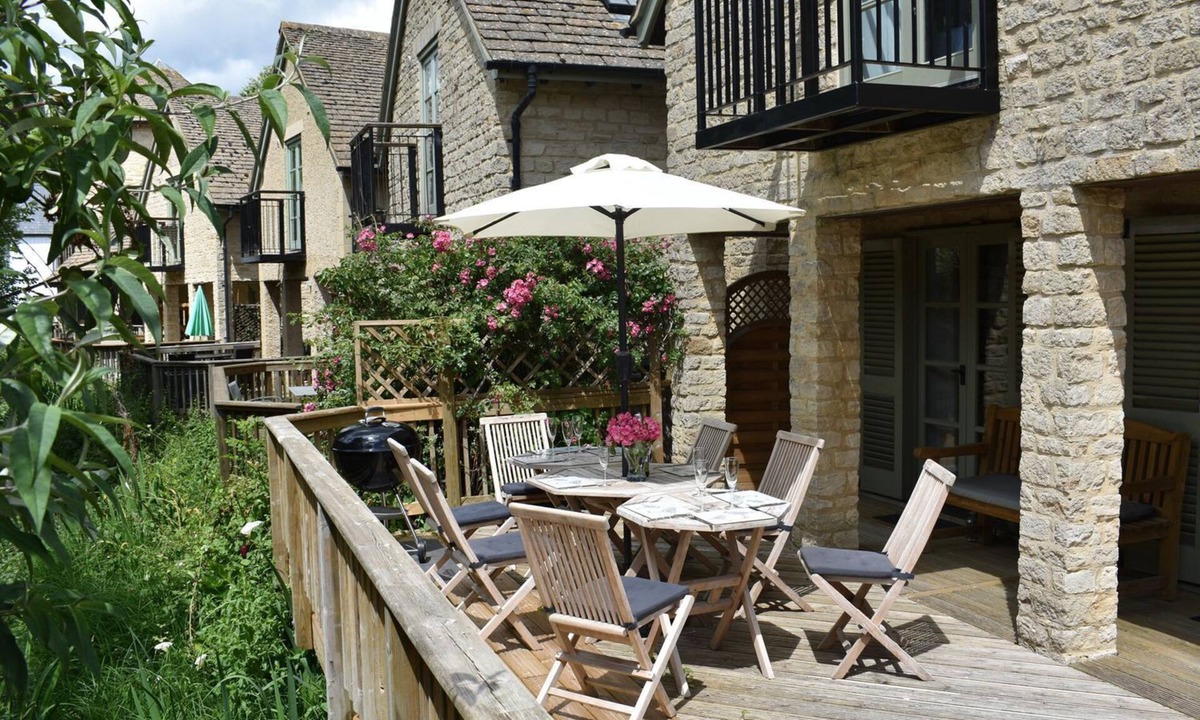Cirencester Cottage | Bridge House