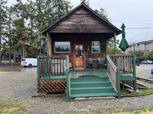 La Conner House | Bridge Tender Shack with hot tub on deck