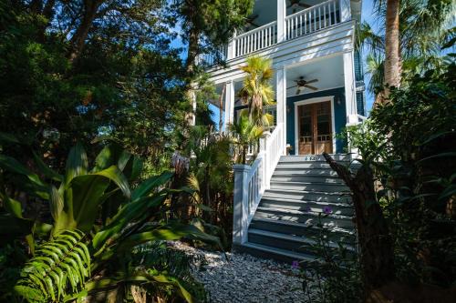 Cedar Key House | Bridges Cottage - Vintage in Heart of Cedar Key!