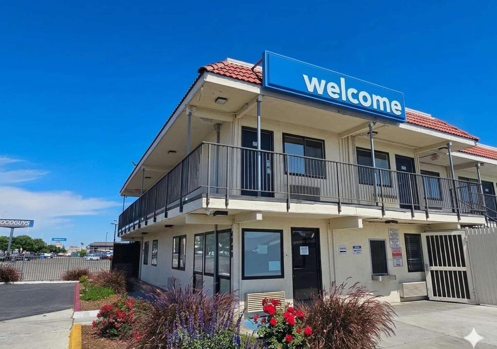 Raisin Hotel | Bridgeview Hotel
