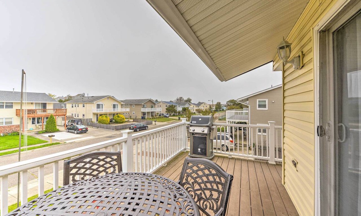 Southend Condo | Brigantine Condo w/Gas Grill - Walk to Beach!