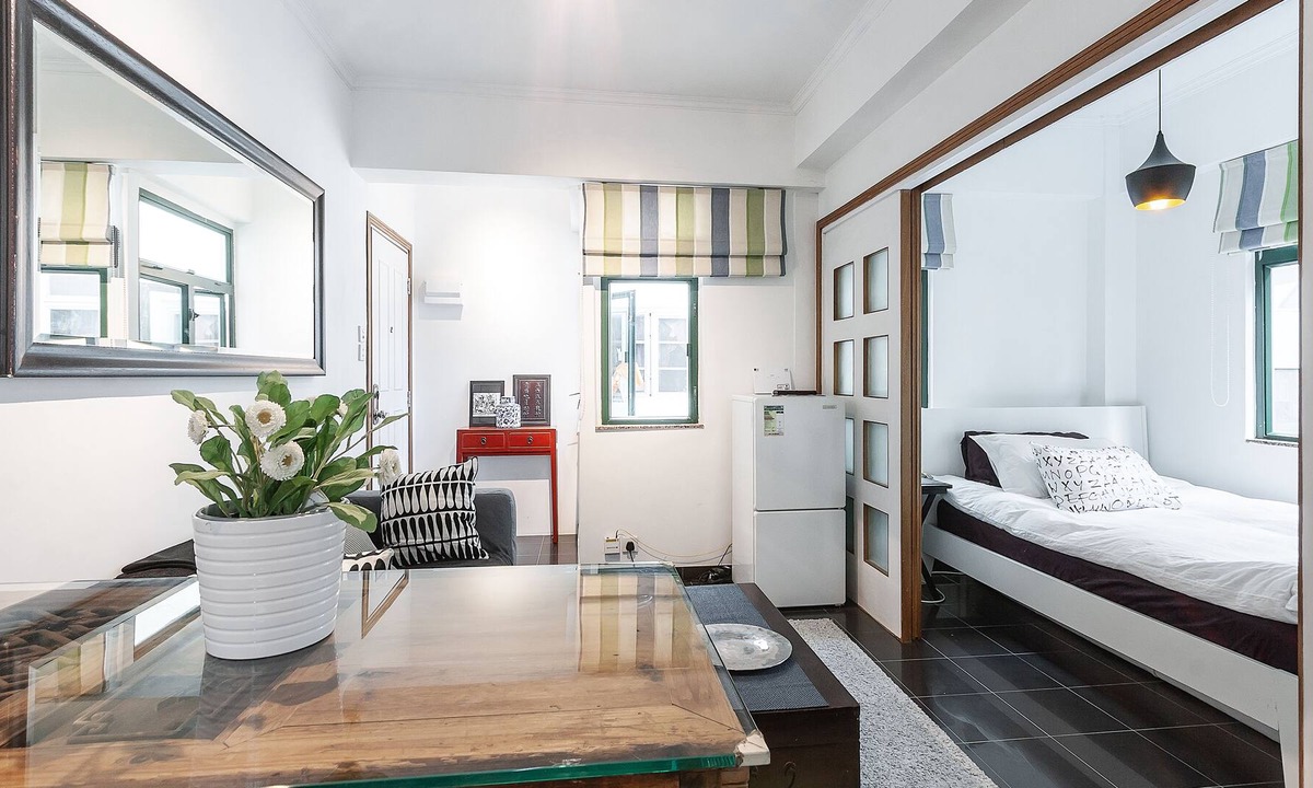 Sheung Wan Apartment | Bright 1 bed room flat with rooftop