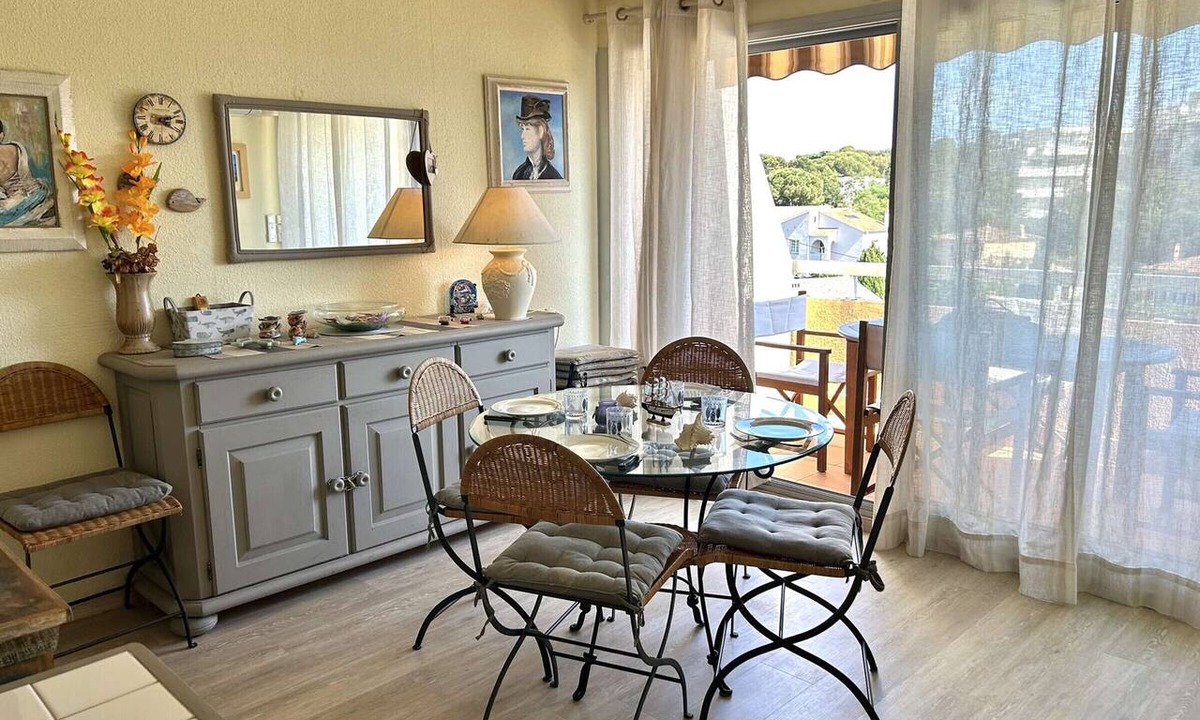 Saint-Raphael Apartment | Bright 2-room apartment, air-conditioned, near the sea in Saint-Raphaël