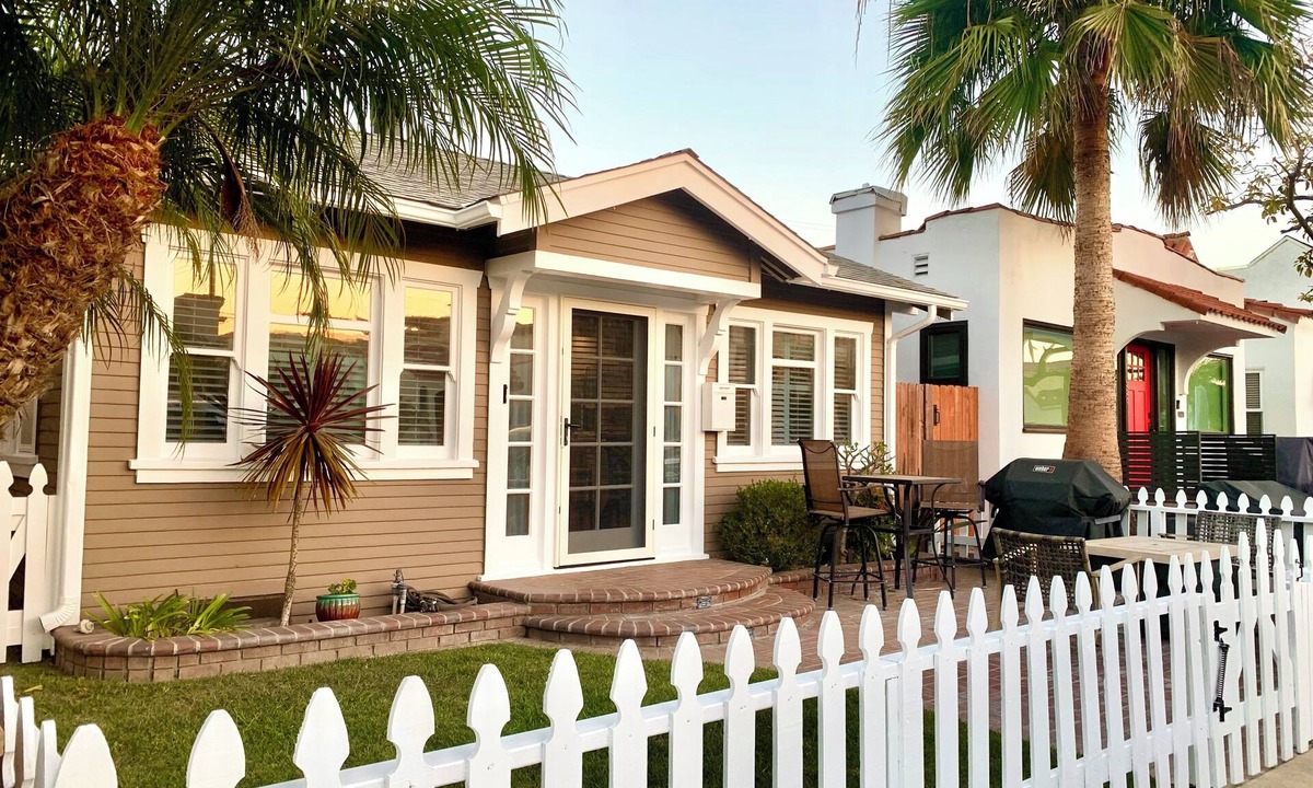 Belmont Shore House | Bright 2bd coastal cottage in charming Long Beach. 31 day minimum stay required.