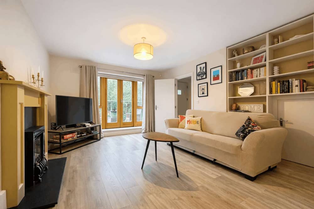 Chapelizod Apartment | Bright 2BDR Split Level Apt Near Phoenix Park