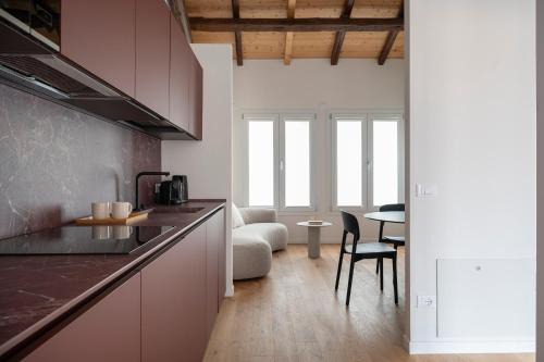 Saragozza-Porto Apartment | Bright 2BR - 2BA - AC - Central Bologna