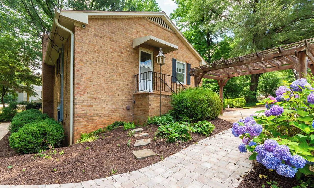Greensboro Apartment | ‼️Bright 2BR Basement Suite w/Parking & Backyard