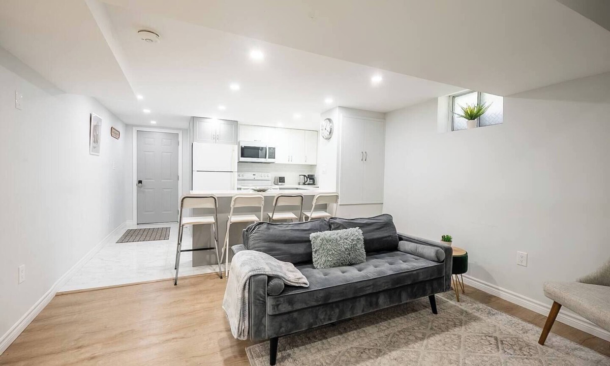 Bathurst Manor House | Bright 2BR Lower Level Sleeps 4 Private Entry