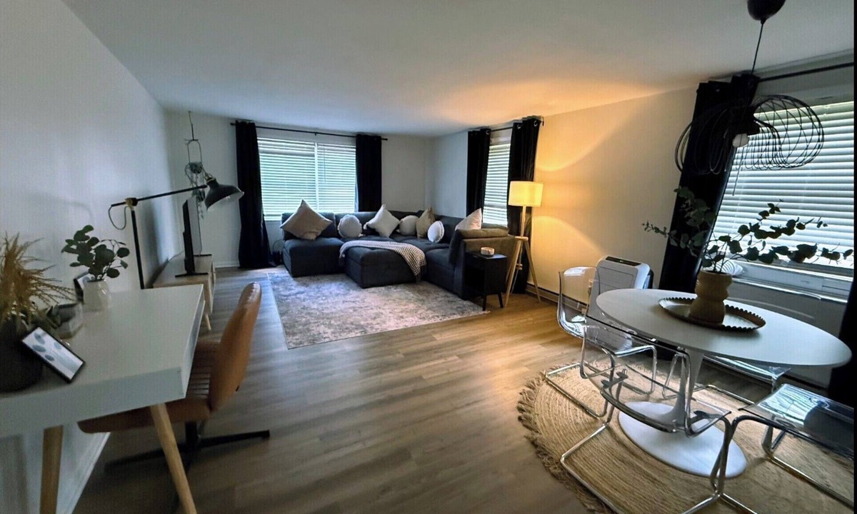 Brownsburg House | Bright 2BR w/Fast WiFi, Kitchen, Private Entrance