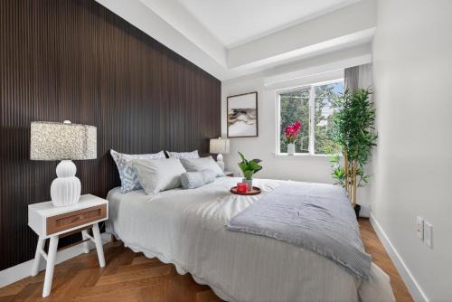 Downtown Vancouver Apartment | Bright 2BR West End Apartment Close to Beaches