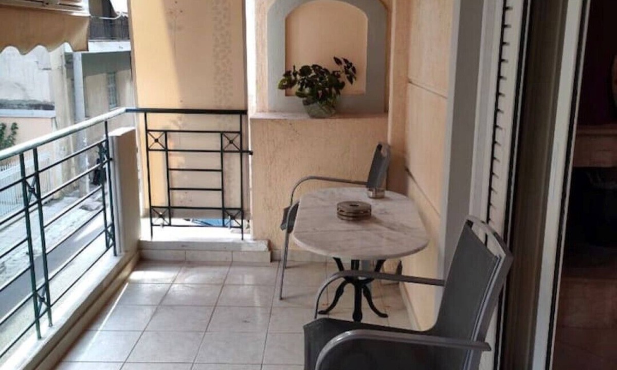 Athens Apartment | Bright 2BR with Balcony and Lift/5min to Metro/15 min to Monastiraki Station