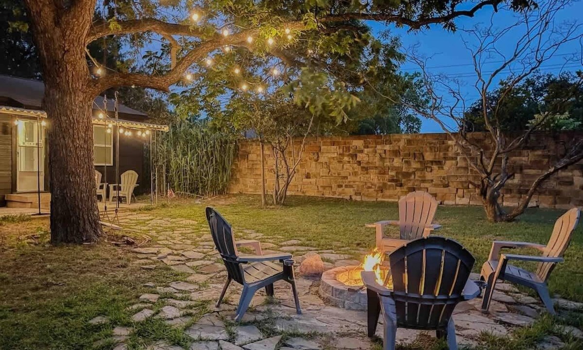 Irving House | Bright 3BR w/Fire Pit | Near Convention Center