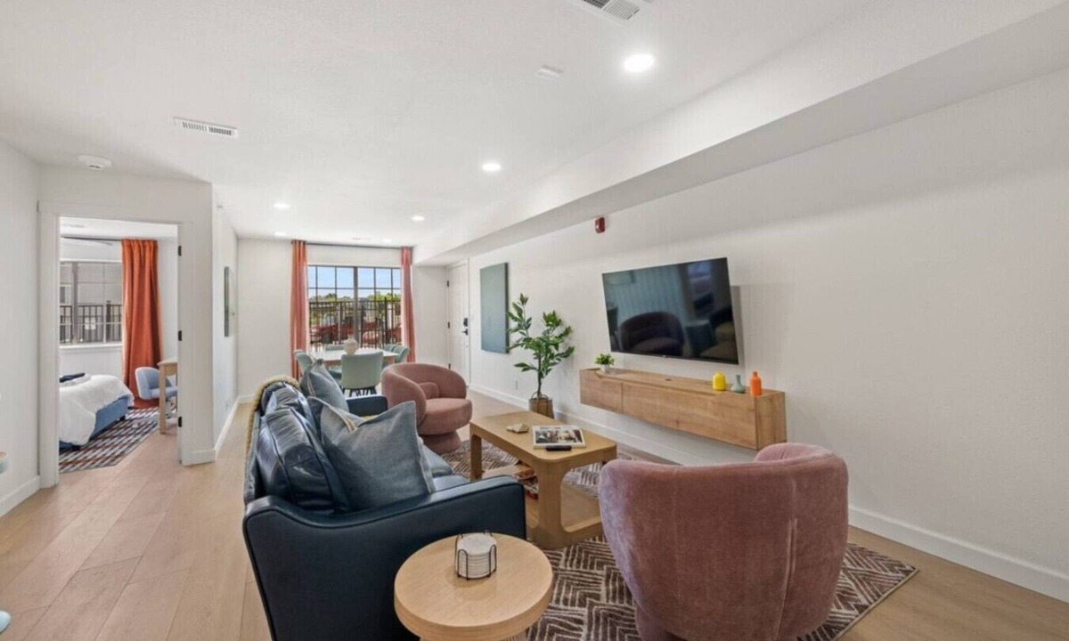 Manhattan Apartment | Bright 3BR with Pool Access Near K-State Stadium