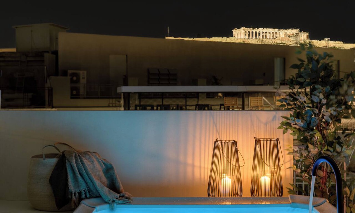 Monastiraki Apartment | Bright Acropolis Loft Plunge Pool
