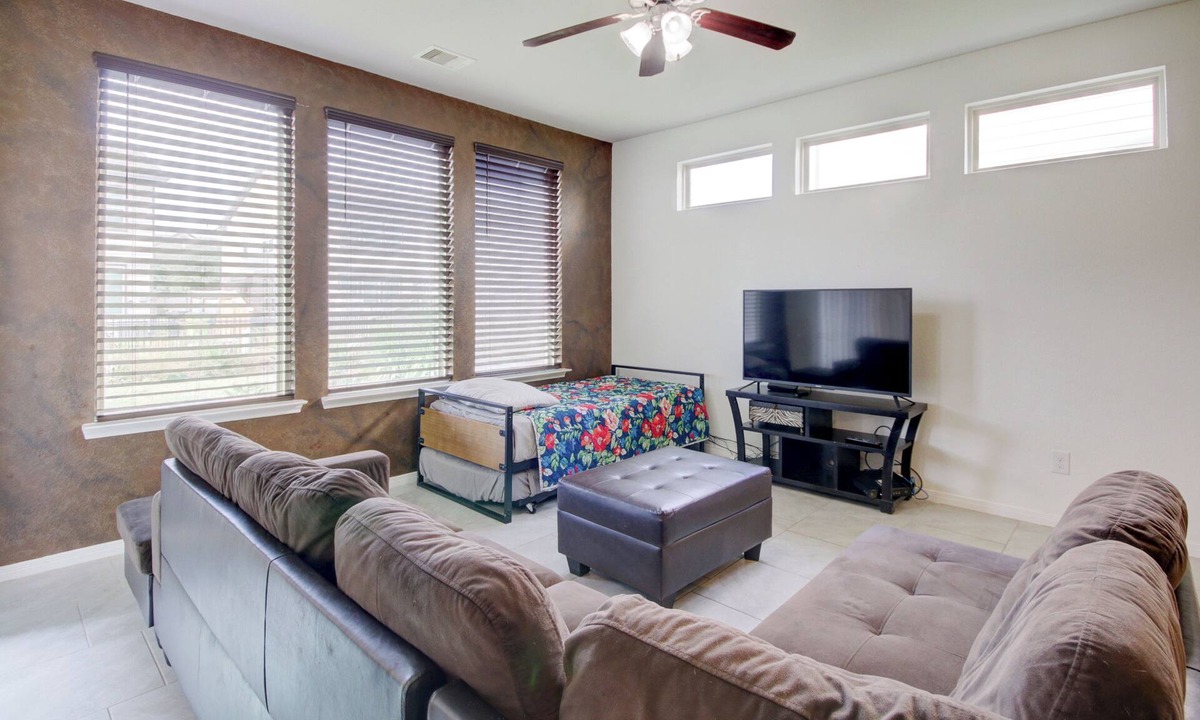 Rosenberg House | Bright & Airy 3BR Home Near OakBend Med Center - Perfect for Families & Nurses