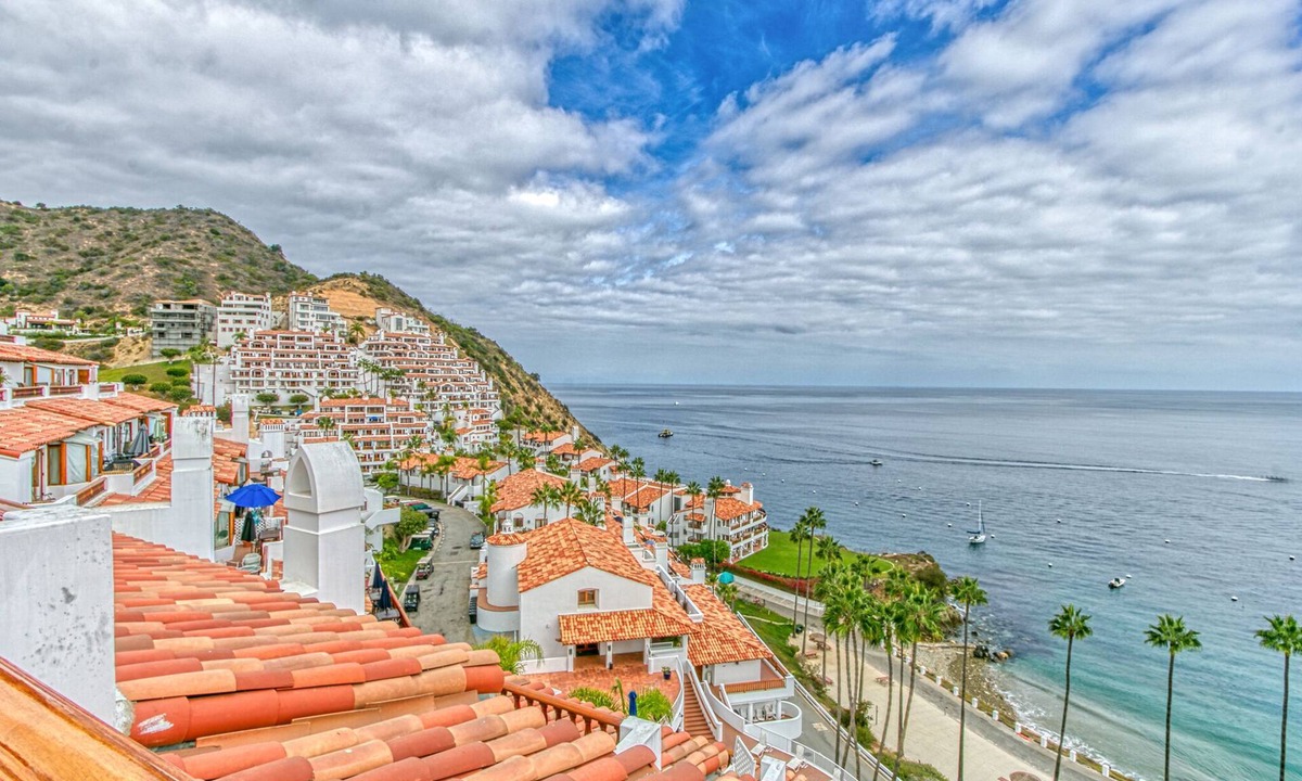 Avalon Condo | Bright & Airy Villa, Panoramic Views from all Rooms, 6-Seat Golf Cart, WIFI