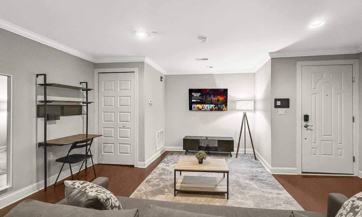 Southwark Apartment | Bright and Airy 1BD in the Heart of Philly