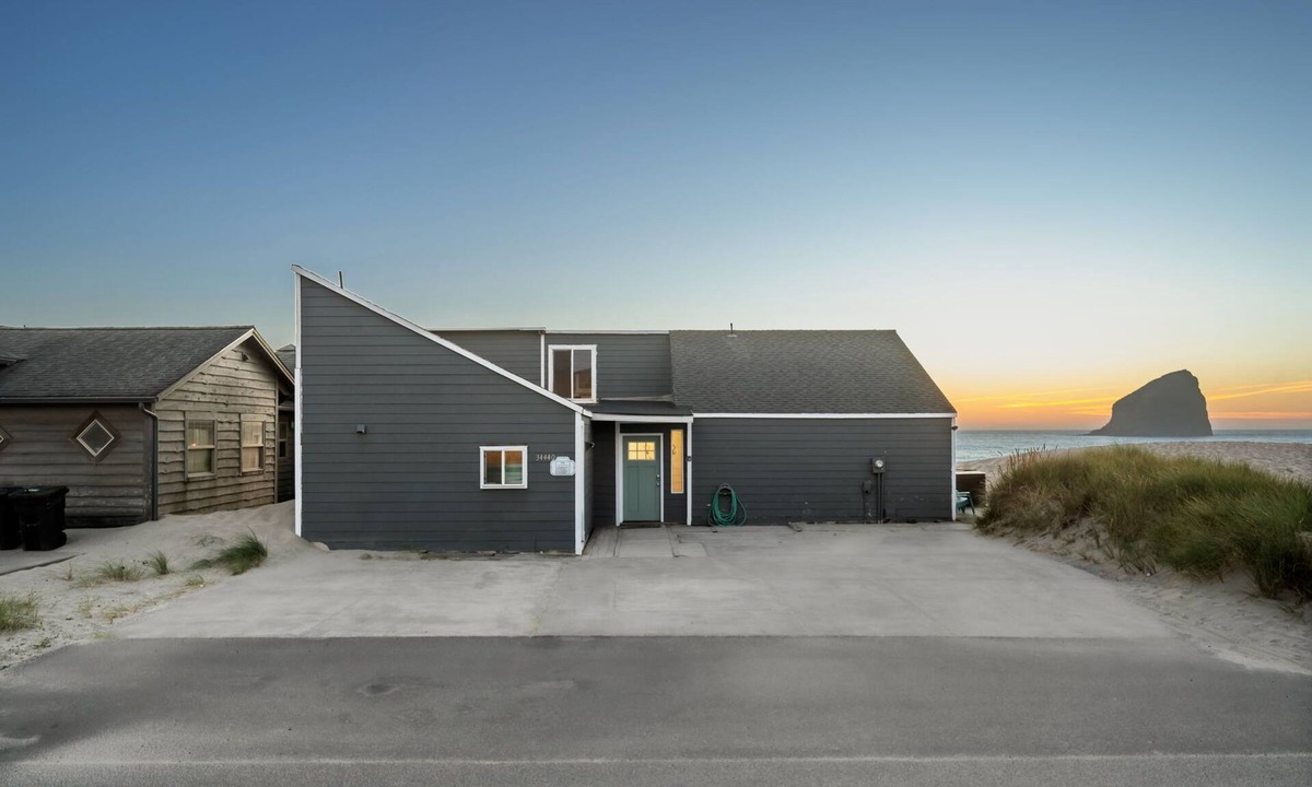 Tillamook County House | Bright and Airy Beachfront Bungalow w/hot tub overlooking Haystack rock!