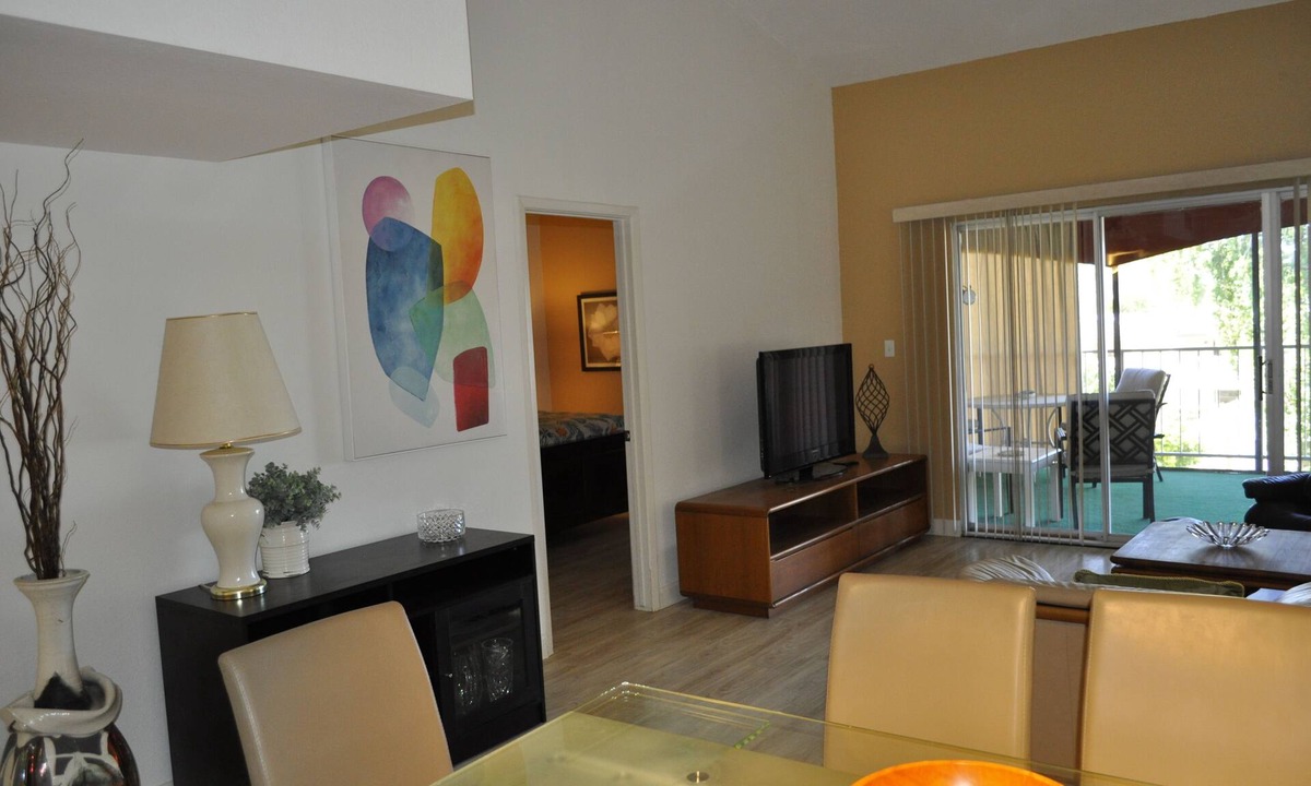 Lake Biltmore Estates Condo | Bright and Airy Upstairs Condo in Beautiful Lakeside Community