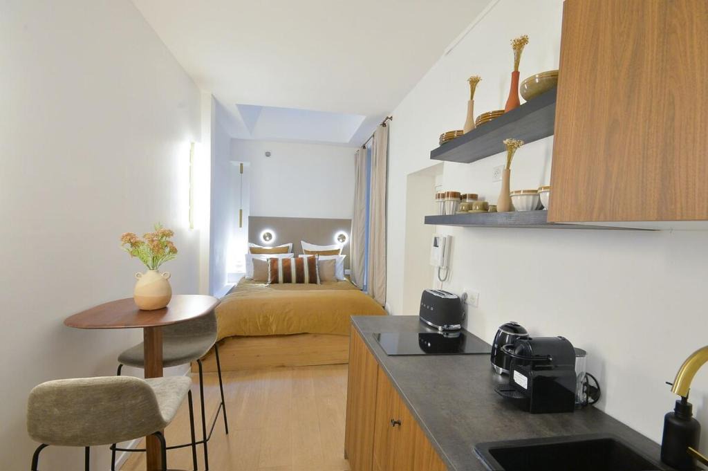 3rd Arrondissement Apartment | Bright and Central Studio - Paris