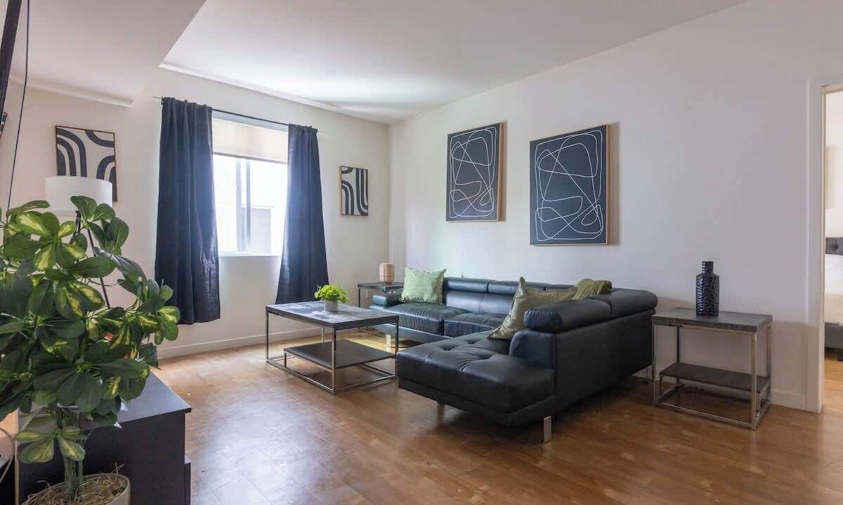 Downtown House | Bright and Charming Apartment. Next to Americana