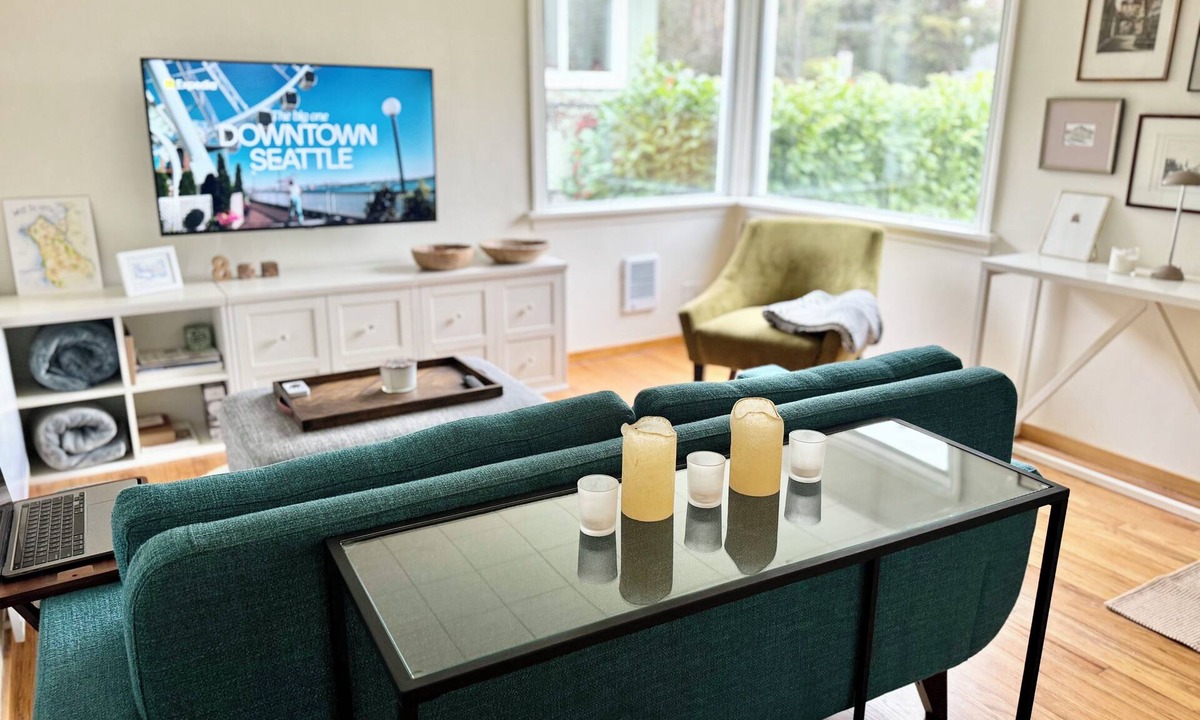 Roxhill Cottage | BRIGHT and COZY 2-bedroom cottage in Seattle